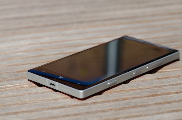 Lumia 940: Smartphone đầu tiên chạy window 10 với camera PureView 24 chấm